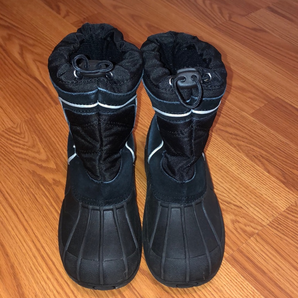 Boys snow boots.